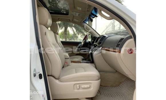 Buy Import Toyota Land Cruiser White Car in Import - Dubai in Belait Buy Import Toyota Land Cruiser White Car in Import - Dubai in Belait