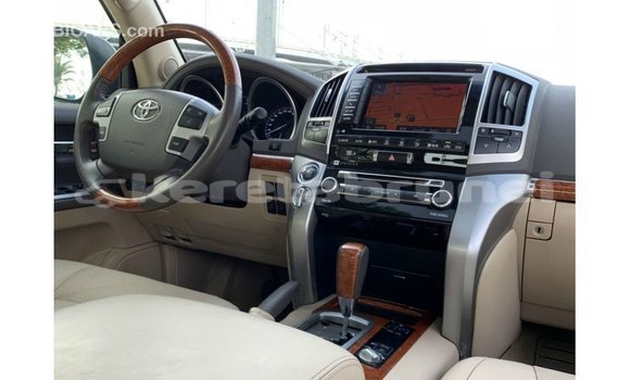 Buy Import Toyota Land Cruiser White Car in Import - Dubai in Belait Buy Import Toyota Land Cruiser White Car in Import - Dubai in Belait