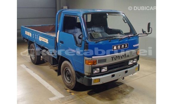 Buy Import Toyota HiAce Blue Truck in Import - Dubai in Belait Buy Import Toyota HiAce Blue Truck in Import - Dubai in Belait