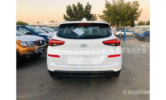Buy Import Hyundai Tucson White Car in Import - Dubai in Belait Buy Import Hyundai Tucson White Car in Import - Dubai in Belait