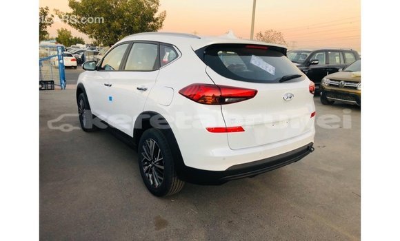 Buy Import Hyundai Tucson White Car in Import - Dubai in Belait Buy Import Hyundai Tucson White Car in Import - Dubai in Belait