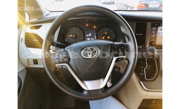 Buy Import Toyota Sienna White Car in Import - Dubai in Belait Buy Import Toyota Sienna White Car in Import - Dubai in Belait