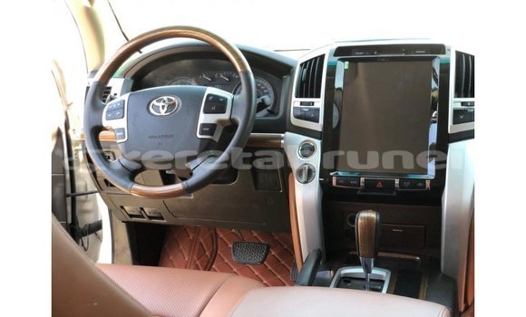Buy Import Toyota Land Cruiser White Car in Import - Dubai in Belait Buy Import Toyota Land Cruiser White Car in Import - Dubai in Belait