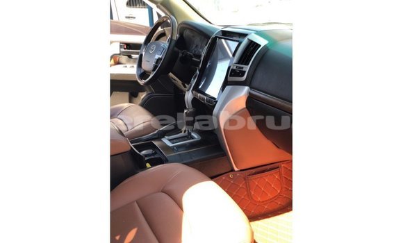 Buy Import Toyota Land Cruiser White Car in Import - Dubai in Belait Buy Import Toyota Land Cruiser White Car in Import - Dubai in Belait