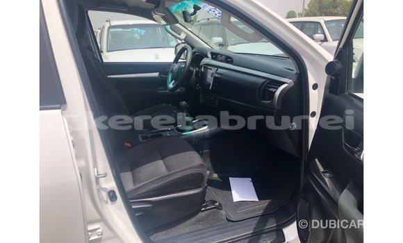 Buy Import Toyota Hilux White Car in Import - Dubai in Belait Buy Import Toyota Hilux White Car in Import - Dubai in Belait