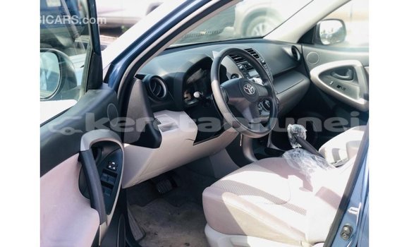 Buy Import Toyota HiAce Blue Truck in Import - Dubai in Belait Buy Import Toyota HiAce Blue Truck in Import - Dubai in Belait