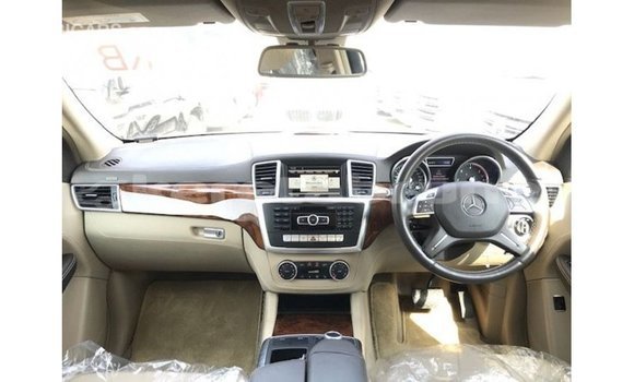 Buy Import Mercedes-Benz 190 White Car in Import - Dubai in Belait Buy Import Mercedes-Benz 190 White Car in Import - Dubai in Belait