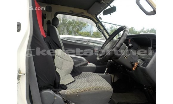 Buy Import Toyota Hiace White Car in Import - Dubai in Belait Buy Import Toyota Hiace White Car in Import - Dubai in Belait