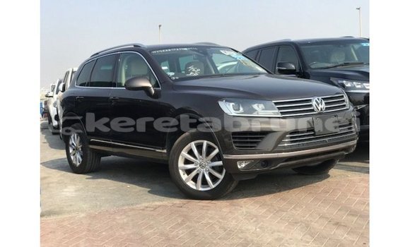 Buy Import Volkswagen Touareg Brown Car in Import - Dubai in Belait