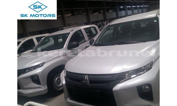 Buy Import Mitsubishi L200 White Car in Import - Dubai in Belait