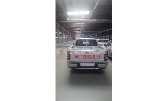Buy Import Mitsubishi L200 White Car in Import - Dubai in Belait Buy Import Mitsubishi L200 White Car in Import - Dubai in Belait