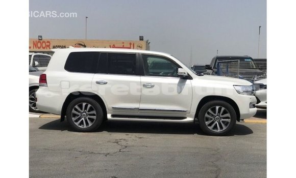 Buy Import Toyota Land Cruiser White Car in Import - Dubai in Belait Buy Import Toyota Land Cruiser White Car in Import - Dubai in Belait