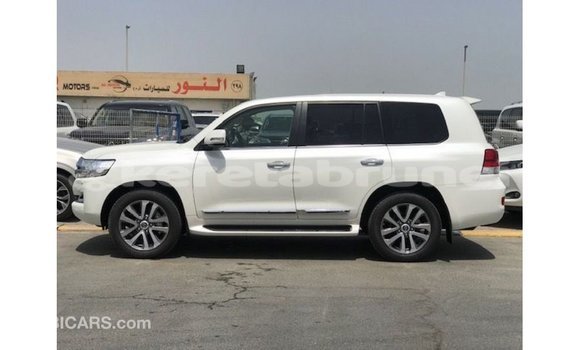 Buy Import Toyota Land Cruiser White Car in Import - Dubai in Belait Buy Import Toyota Land Cruiser White Car in Import - Dubai in Belait