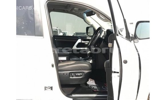 Buy Import Toyota Land Cruiser White Car in Import - Dubai in Belait Buy Import Toyota Land Cruiser White Car in Import - Dubai in Belait