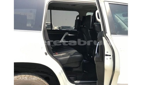 Buy Import Toyota Land Cruiser White Car in Import - Dubai in Belait Buy Import Toyota Land Cruiser White Car in Import - Dubai in Belait