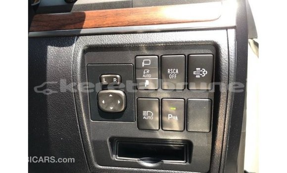 Buy Import Toyota Land Cruiser White Car in Import - Dubai in Belait Buy Import Toyota Land Cruiser White Car in Import - Dubai in Belait