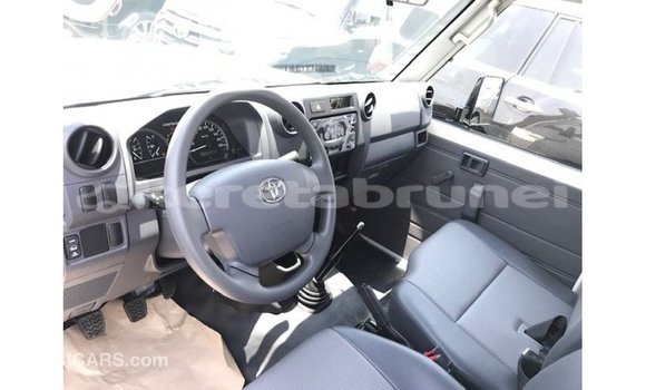 Buy Import Toyota Land Cruiser White Car in Import - Dubai in Belait Buy Import Toyota Land Cruiser White Car in Import - Dubai in Belait