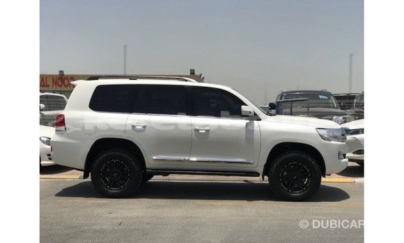 Buy Import Toyota Land Cruiser White Car in Import - Dubai in Belait Buy Import Toyota Land Cruiser White Car in Import - Dubai in Belait