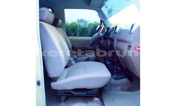 Buy Import Toyota Land Cruiser Beige Car in Import - Dubai in Belait Buy Import Toyota Land Cruiser Beige Car in Import - Dubai in Belait
