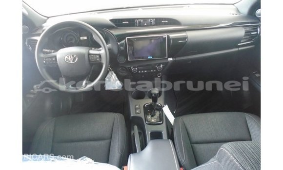 Buy Import Toyota Hilux White Car in Import - Dubai in Belait Buy Import Toyota Hilux White Car in Import - Dubai in Belait