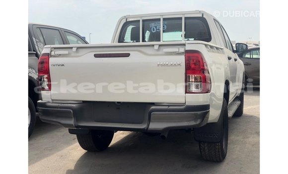 Buy Import Toyota Hilux White Car in Import - Dubai in Belait Buy Import Toyota Hilux White Car in Import - Dubai in Belait