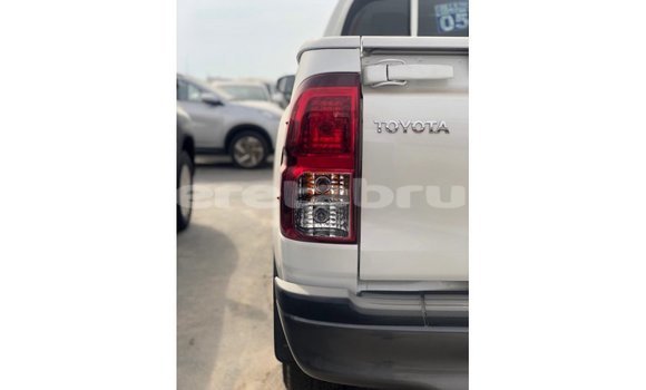 Buy Import Toyota Hilux White Car in Import - Dubai in Belait Buy Import Toyota Hilux White Car in Import - Dubai in Belait