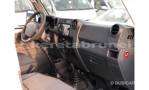 Buy Import Toyota Land Cruiser White Car in Import - Dubai in Belait Buy Import Toyota Land Cruiser White Car in Import - Dubai in Belait