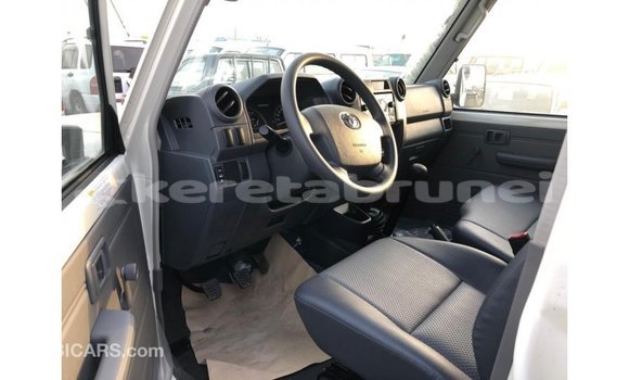 Buy Import Toyota Land Cruiser White Car in Import - Dubai in Belait Buy Import Toyota Land Cruiser White Car in Import - Dubai in Belait