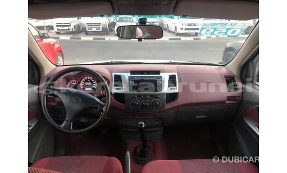 Buy Import Toyota Hilux White Car in Import - Dubai in Belait Buy Import Toyota Hilux White Car in Import - Dubai in Belait