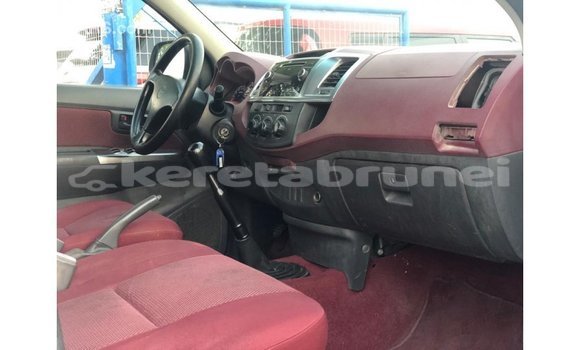 Buy Import Toyota Hilux White Car in Import - Dubai in Belait Buy Import Toyota Hilux White Car in Import - Dubai in Belait