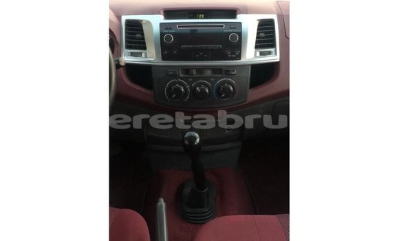 Buy Import Toyota Hilux White Car in Import - Dubai in Belait Buy Import Toyota Hilux White Car in Import - Dubai in Belait