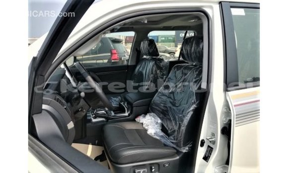 Buy Import Toyota Land Cruiser White Car in Import - Dubai in Belait Buy Import Toyota Land Cruiser White Car in Import - Dubai in Belait
