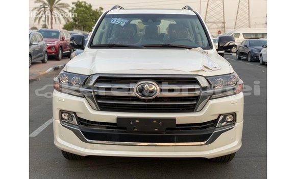 Buy Import Toyota DA White Truck in Import - Dubai in Belait Buy Import Toyota DA White Truck in Import - Dubai in Belait