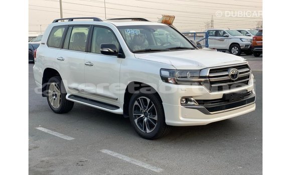 Buy Import Toyota DA White Truck in Import - Dubai in Belait Buy Import Toyota DA White Truck in Import - Dubai in Belait