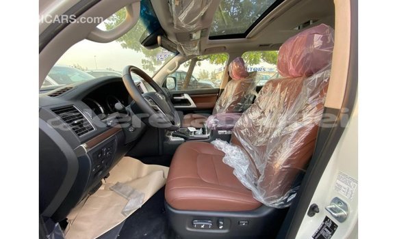 Buy Import Toyota DA White Truck in Import - Dubai in Belait Buy Import Toyota DA White Truck in Import - Dubai in Belait