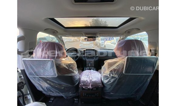 Buy Import Toyota DA White Truck in Import - Dubai in Belait Buy Import Toyota DA White Truck in Import - Dubai in Belait