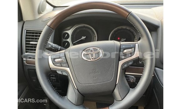 Buy Import Toyota DA White Truck in Import - Dubai in Belait Buy Import Toyota DA White Truck in Import - Dubai in Belait