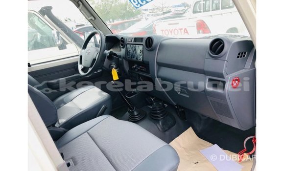 Buy Import Toyota Land Cruiser White Car in Import - Dubai in Belait Buy Import Toyota Land Cruiser White Car in Import - Dubai in Belait