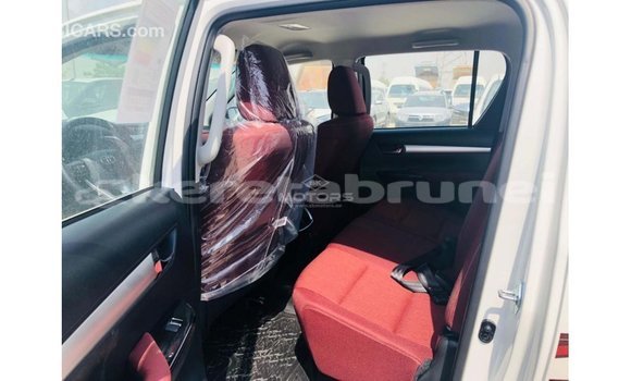 Buy Import Toyota Hilux White Car in Import - Dubai in Belait Buy Import Toyota Hilux White Car in Import - Dubai in Belait