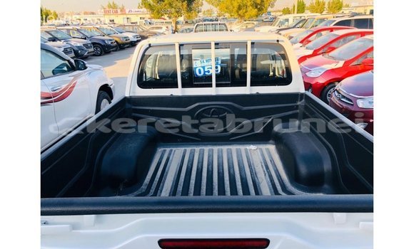 Buy Import Toyota Hilux White Car in Import - Dubai in Belait Buy Import Toyota Hilux White Car in Import - Dubai in Belait
