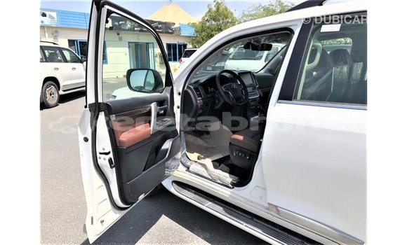 Buy Import Toyota Land Cruiser White Car in Import - Dubai in Belait Buy Import Toyota Land Cruiser White Car in Import - Dubai in Belait