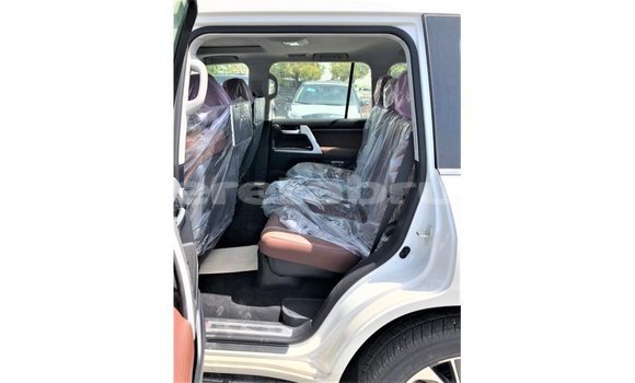 Buy Import Toyota Land Cruiser White Car in Import - Dubai in Belait Buy Import Toyota Land Cruiser White Car in Import - Dubai in Belait