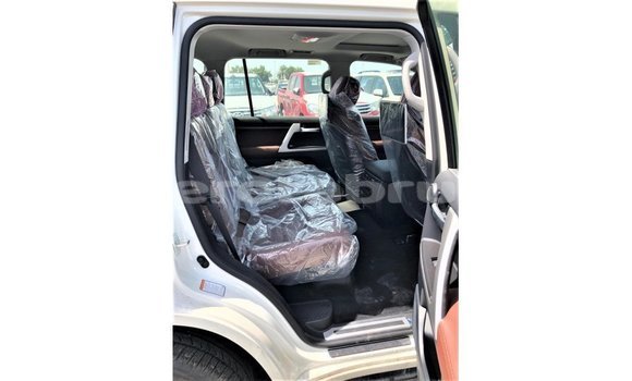 Buy Import Toyota Land Cruiser White Car in Import - Dubai in Belait Buy Import Toyota Land Cruiser White Car in Import - Dubai in Belait