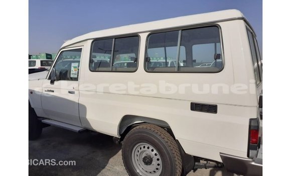 Buy Import Toyota Land Cruiser White Car in Import - Dubai in Belait Buy Import Toyota Land Cruiser White Car in Import - Dubai in Belait