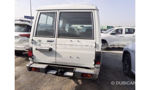 Buy Import Toyota Land Cruiser White Car in Import - Dubai in Belait Buy Import Toyota Land Cruiser White Car in Import - Dubai in Belait