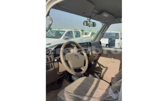 Buy Import Toyota Land Cruiser White Car in Import - Dubai in Belait Buy Import Toyota Land Cruiser White Car in Import - Dubai in Belait