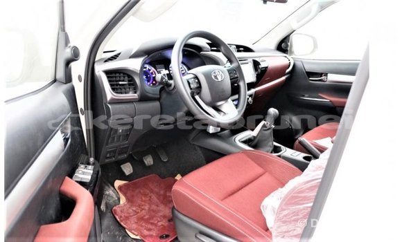 Buy Import Toyota Hilux White Car in Import - Dubai in Belait Buy Import Toyota Hilux White Car in Import - Dubai in Belait