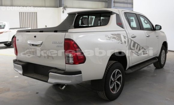 Buy Import Toyota Hilux White Car in Import - Dubai in Belait Buy Import Toyota Hilux White Car in Import - Dubai in Belait