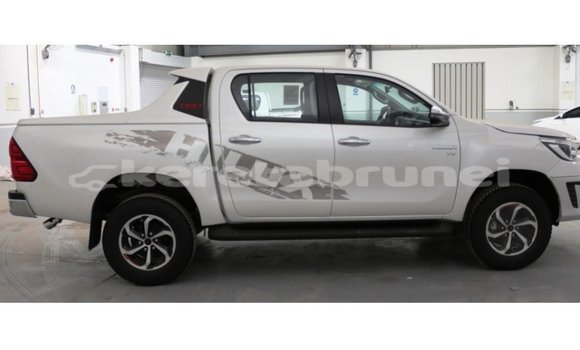 Buy Import Toyota Hilux White Car in Import - Dubai in Belait Buy Import Toyota Hilux White Car in Import - Dubai in Belait
