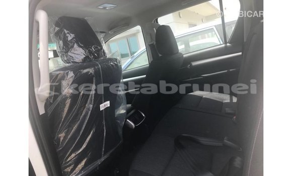 Buy Import Toyota Hilux White Car in Import - Dubai in Belait Buy Import Toyota Hilux White Car in Import - Dubai in Belait